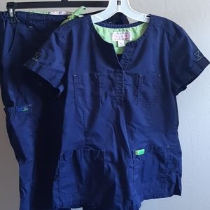 Koi Scrub Set Medium